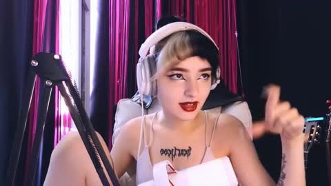 Avriel online show from September 20, 2025, 5:19 am