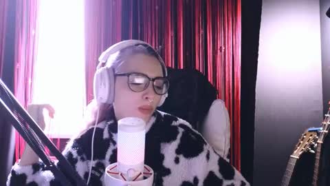 Avriel online show from October 23, 2025, 7:07 am