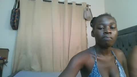 avian_babe1 online show from June 20, 2026, 11:29 pm