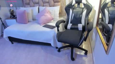 AVIS  online show from January 15, 2025, 1:56 am