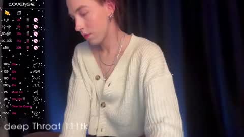 avril_pearly_ online show from January 2, 2025, 8:13 pm