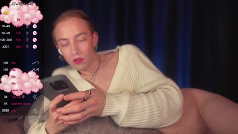 avril_pearly_ online show from February 4, 2025, 10:55 pm