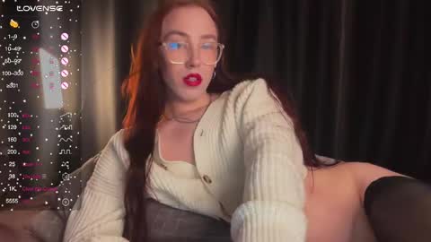 avril_pearly_ online show from February 18, 2025, 9:42 pm