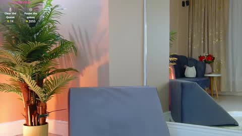 AVRILL CYRUX online show from September 9, 2025, 6:24 am