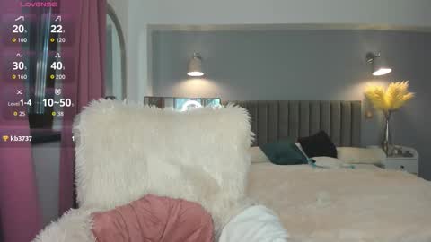 Jolie online show from September 25, 2025, 2:43 pm