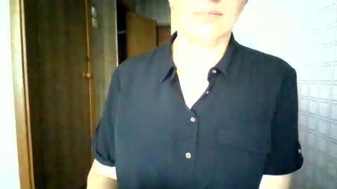 Snapshot of awesomeladyy chatting on June 6, 2026, 7:35 am awesomeladyy online show from June 6, 2026, 7:35 am