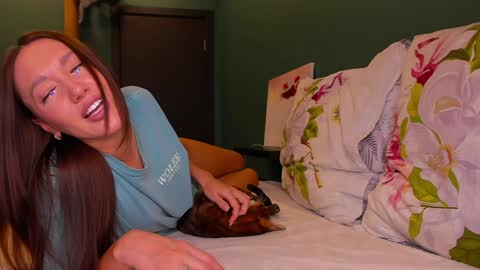 Awgustina online show from January 5, 2025, 1:47 pm