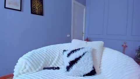 Ella online show from April 25, 2026, 4:15 am