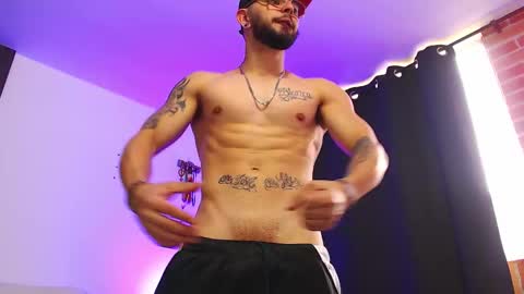 Independiente Model online show from November 23, 2025, 12:49 pm