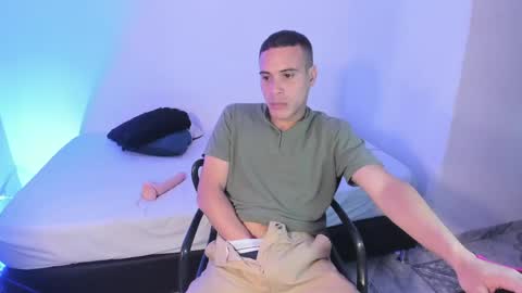 Snapshot of axel__fierro chatting on April 18, 2026, 8:20 pm axel__fierro online show from April 18, 2026, 8:20 pm