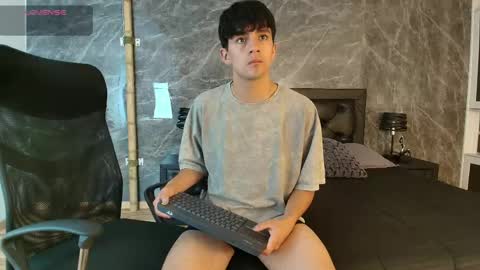 Snapshot of axel_draven chatting on April 27, 2026, 12:14 pm axel_draven online show from April 27, 2026, 12:14 pm