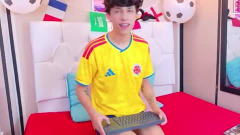 Snapshot of axel_evanss chatting on June 17, 2026, 1:12 pm Axel Evanss online show from June 17, 2026, 1:12 pm