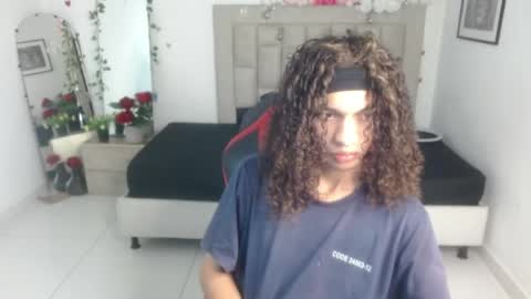 Snapshot of axel_fox7 chatting on June 9, 2026, 12:44 am Axel online show from June 9, 2026, 12:44 am