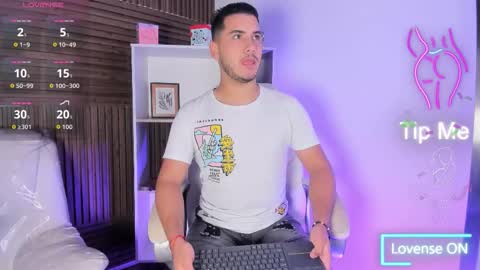 axel_grey_ online show from November 21, 2025, 12:15 pm