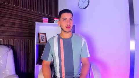 axel_grey_ online show from November 24, 2025, 12:27 pm