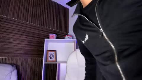 axel_grey_ online show from December 5, 2025, 12:25 pm