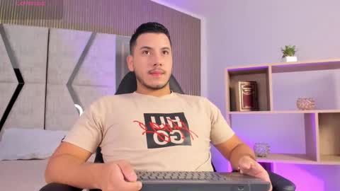 axel_grey_ online show from February 28, 2026, 12:28 pm