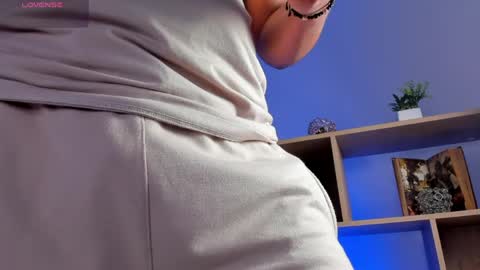 axel_grey_ online show from April 19, 2026, 12:37 pm