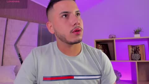 axel_grey_ online show from April 21, 2026, 12:44 pm