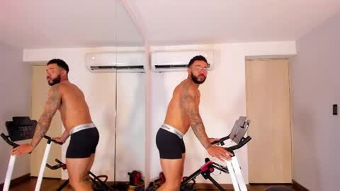 Axel online show from May 5, 2026, 3:25 am