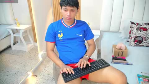 Alex online show from November 7, 2025, 4:01 am