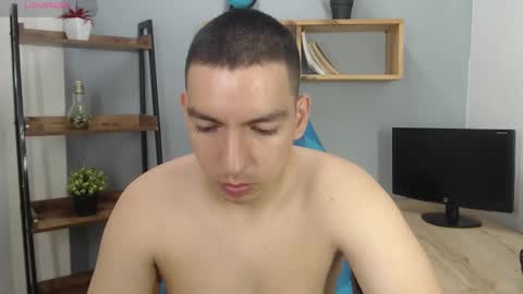 axel_stones_ online show from October 21, 2025, 1:45 pm