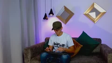 Axel online show from June 3, 2026, 6:35 pm
