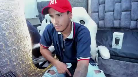 Axell Cross2 online show from February 7, 2025, 7:49 pm