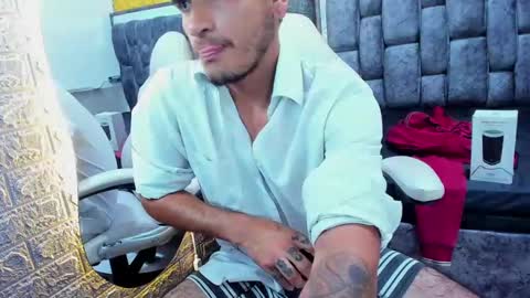 Axell Cross2 online show from February 8, 2025, 11:02 pm