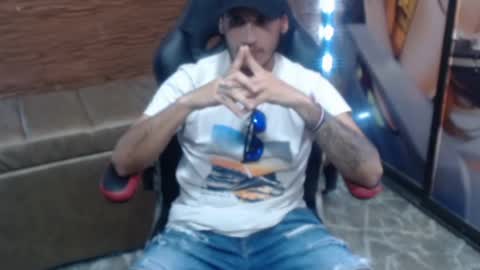 Axell Cross2 online show from February 12, 2025, 7:02 pm