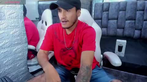 Axell Cross2 online show from February 17, 2025, 7:53 pm