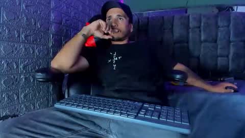 Axell Cross2 online show from October 15, 2025, 11:05 pm