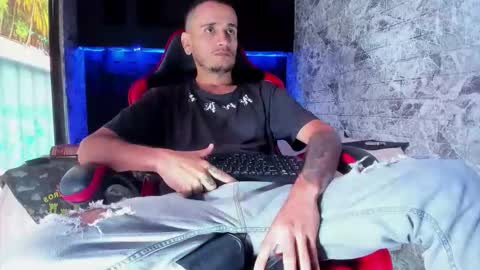 Axell Cross2 online show from April 17, 2026, 1:25 pm