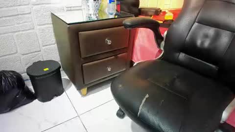 Axell Cross2 online show from April 21, 2026, 2:51 am