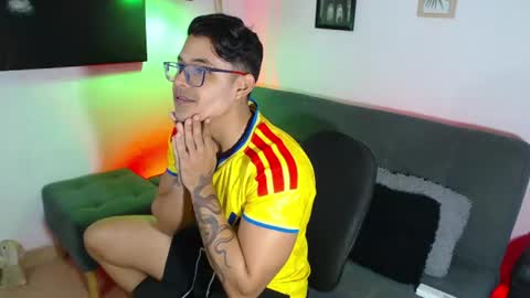 Snapshot of axell_dior chatting on July 4, 2026, 2:23 pm axell online show from July 4, 2026, 2:23 pm