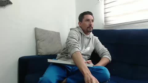 Snapshot of axell_rosee chatting on February 14, 2026, 7:32 pm Axel Rose online show from February 14, 2026, 7:32 pm