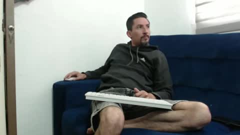 Snapshot of axell_rosee chatting on February 17, 2026, 7:31 pm Axel Rose online show from February 17, 2026, 7:31 pm