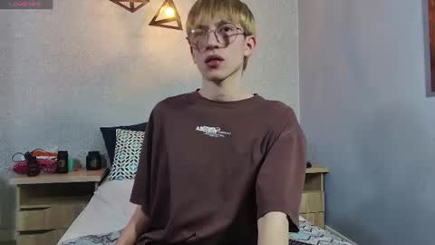 Snapshot of axell_stone chatting on June 10, 2026, 9:25 pm axell_stone online show from June 10, 2026, 9:25 pm