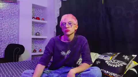 Snapshot of axell_stone chatting on July 17, 2026, 9:41 pm axell_stone online show from July 17, 2026, 9:41 pm