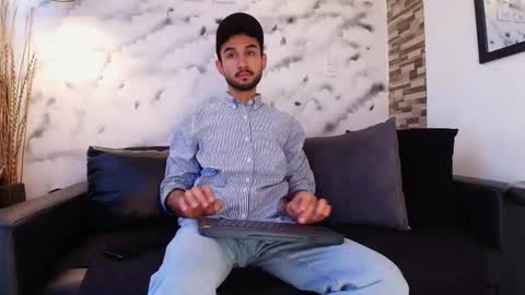 Axel Moon online show from March 4, 2026, 9:10 pm