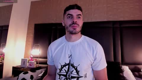 Axel Thompsom online show from November 6, 2025, 11:33 am