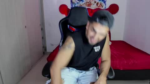 Snapshot of axelwinters_ chatting on May 1, 2026, 11:20 pm Axel online show from May 1, 2026, 11:20 pm