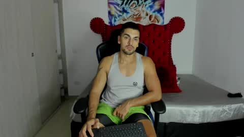 Snapshot of axelwinters_ chatting on May 13, 2026, 11:33 pm Axel online show from May 13, 2026, 11:33 pm