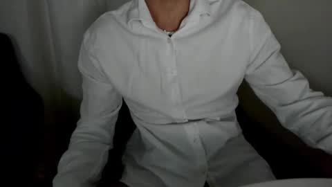 Snapshot of axl_fx chatting on September 19, 2025, 8:31 pm Axl online show from September 19, 2025, 8:31 pm