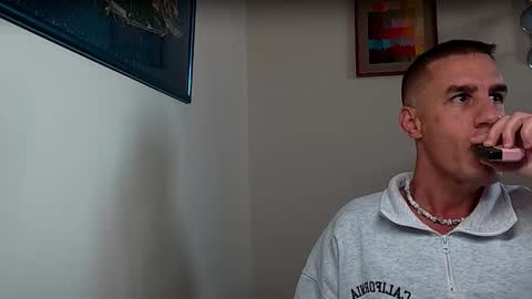 Snapshot of axl_fx chatting on October 7, 2025, 5:48 am Axl online show from October 7, 2025, 5:48 am