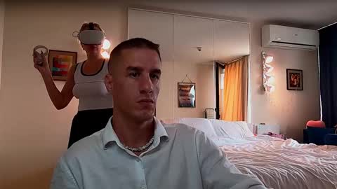 Snapshot of axl_fx chatting on October 8, 2025, 8:01 am Axl online show from October 8, 2025, 8:01 am