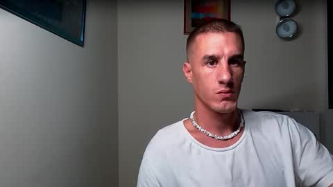 Snapshot of axl_fx chatting on October 8, 2025, 8:06 pm Axl online show from October 8, 2025, 8:06 pm