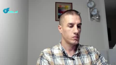 Snapshot of axl_fx chatting on November 18, 2025, 3:01 am Axl online show from November 18, 2025, 3:01 am