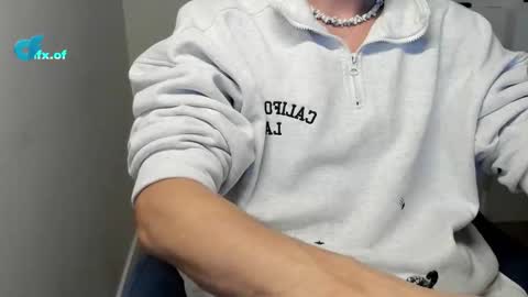 Snapshot of axl_fx chatting on November 22, 2025, 9:25 pm Axl online show from November 22, 2025, 9:25 pm