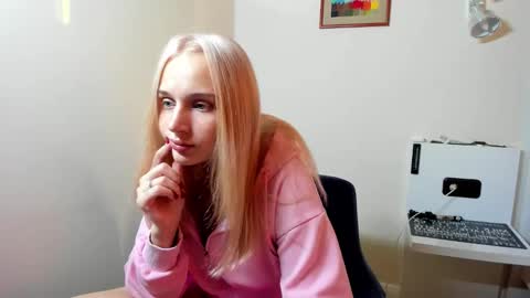 Snapshot of axl_fx chatting on November 27, 2025, 1:02 pm Axl online show from November 27, 2025, 1:02 pm